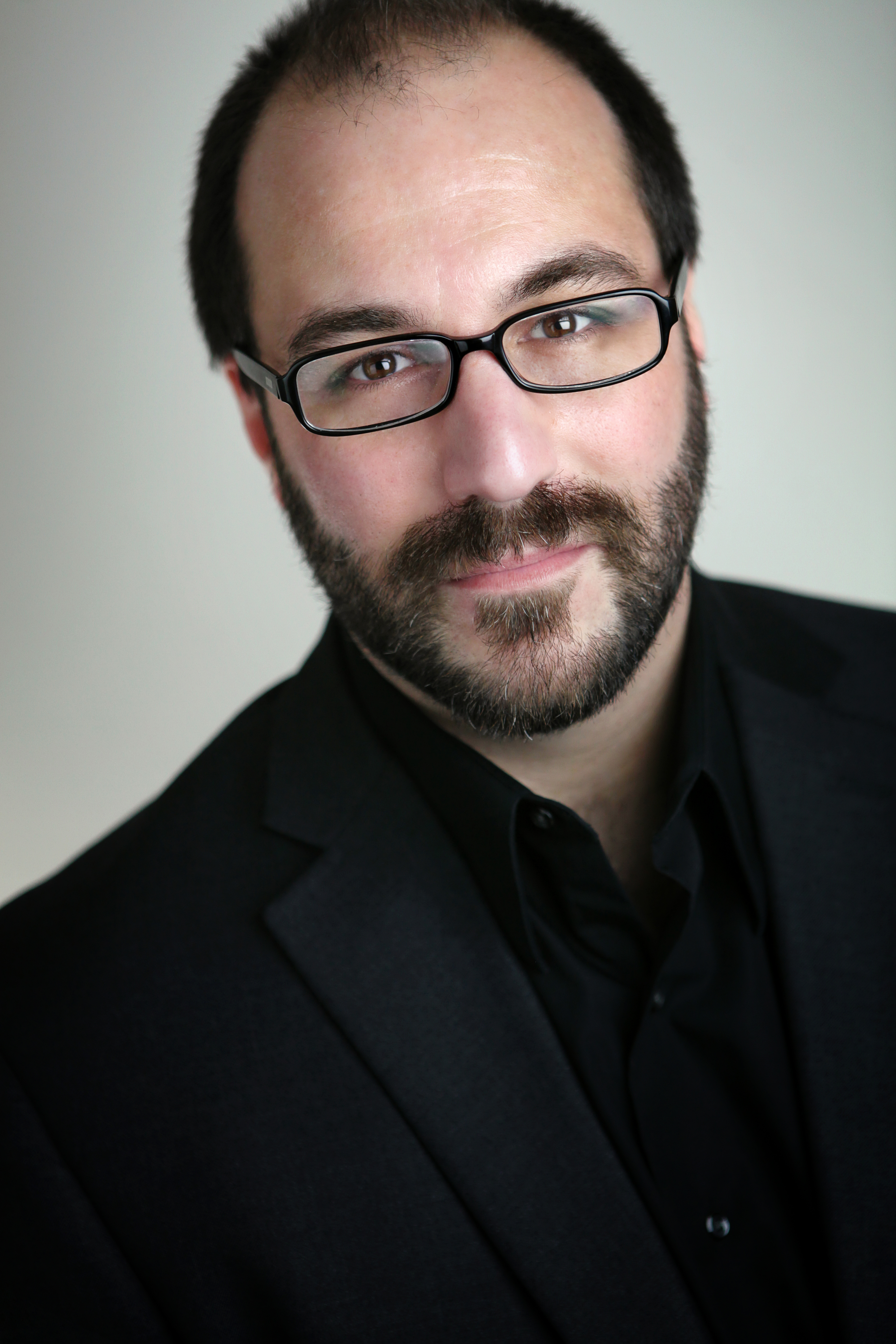 gI4qFPhTRIKCaiRFQt0q_Brian Isaac Phillips Headshot.jpg